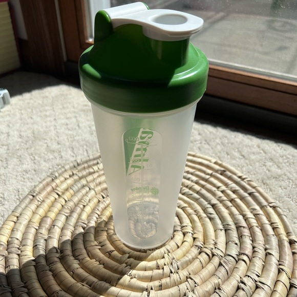 2 Blender Bottles - Picture 2 of 5